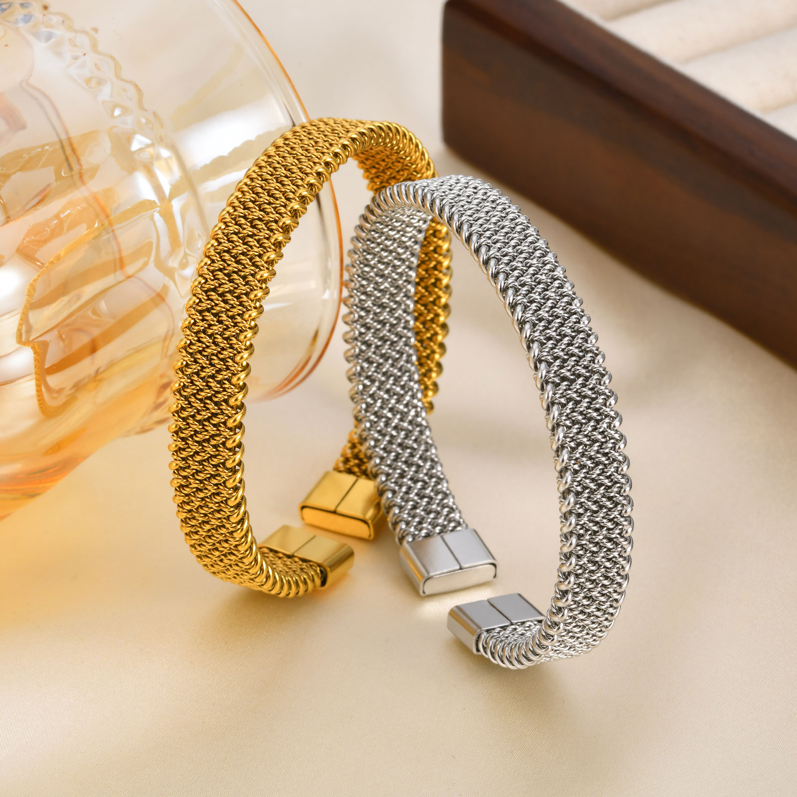 Mesh Strap Metal - 女性用ストレッチストラップ付き編組オープンブレスレット、ステンレススチール、メッシュカフブレスレット、パーソナライズされたジュエリー、ファッショナブルなギフト、10mm