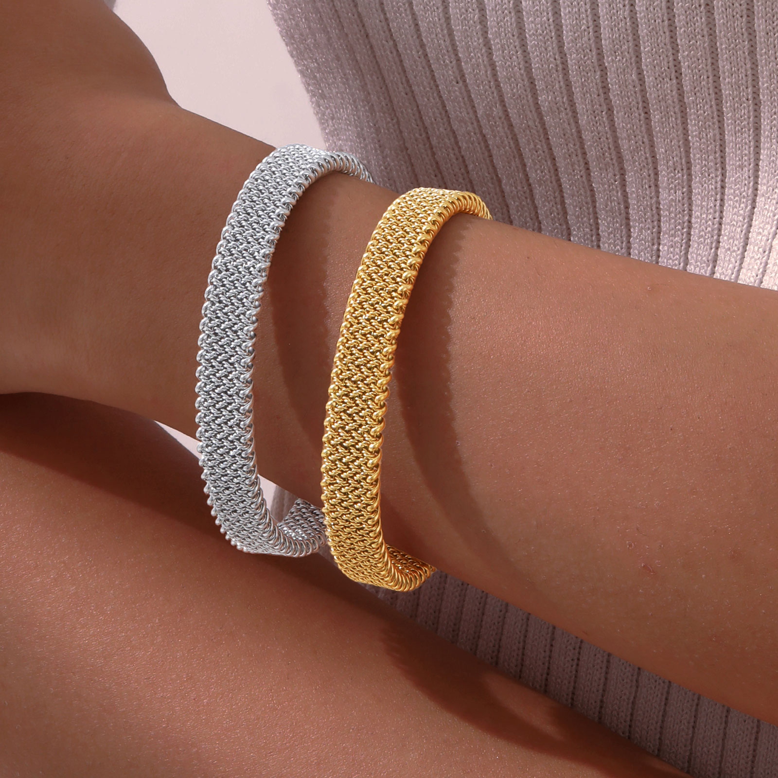 女性用ストレッチストラップ付き編組オープンブレスレット、ステ - Mesh Strap Metal のレビューと価格