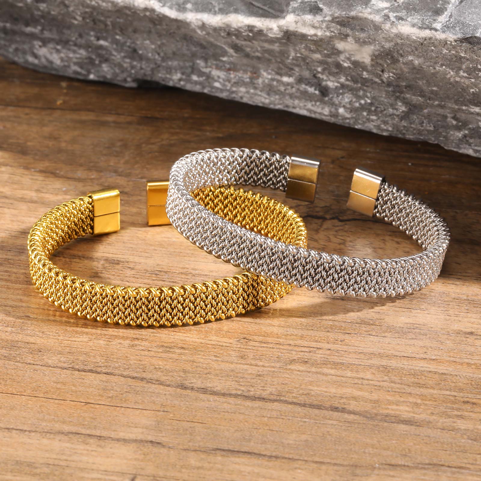 女性用ストレッチストラップ付き編組オープンブレスレット、ステ - Mesh Strap Metal のレビューと価格